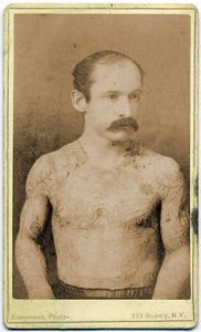 Skabskort af en tatoveret mand, ca. 1899